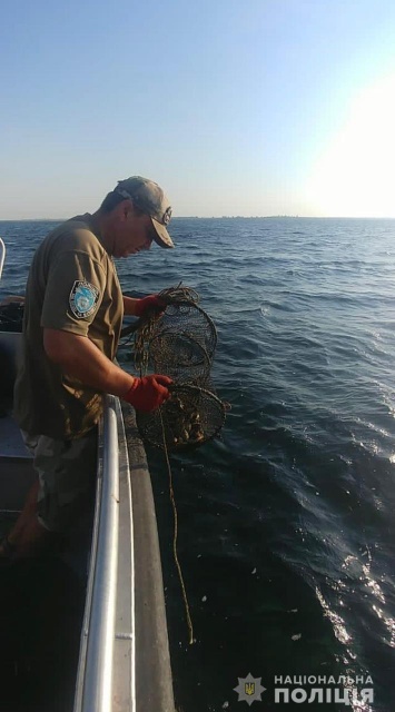 Деятельность водных браконьеров пресекли правоохранители Херсонщины на Азовском побережье