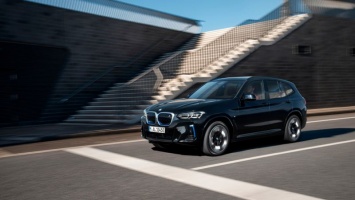 BMW представила обновленный электрический кроссовер BMW iX3