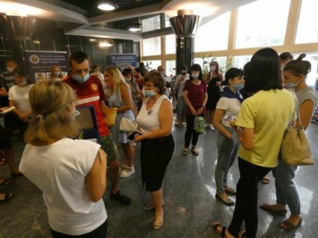 Работа в Мариуполе: центр занятости проводит ярмарку вакансий, - ФОТО