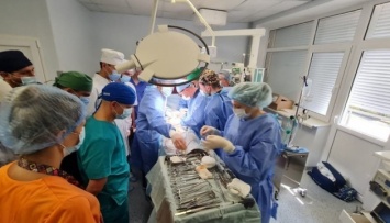 На Прикарпатье впервые провели родственную трансплантацию почки