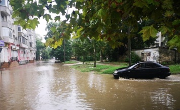 В Керчи из-за поднятия воды по улице Борзенко изменены маршруты движения автобусов № 2 и 7