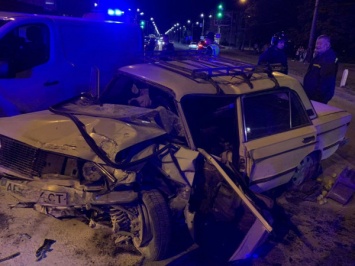 Смертельное ДТП из-за ДТП: в Кривом Роге водитель ВАЗа погиб, объезжая столкнувшиеся Mercedes и Peugeot
