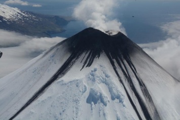 Впервые за 7 последних лет на Аляске одновременно извергаются три вулкана