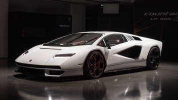 Новый Lamborghini Countach показали живьем