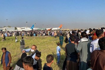 Поступают сведения о погибших на фоне хаоса в аэропорту Кабула