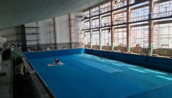 В Мариуполе реконструируют бассейн с «олимпийскими» дорожками