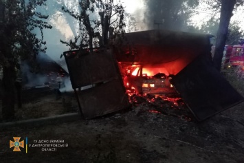 Под Кривым Рогом прямо в гараже сгорел автомобиль