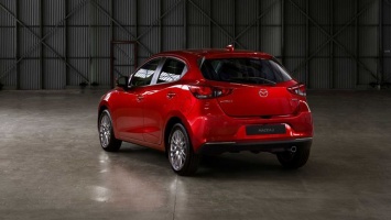 Mazda представила обновленный хэтчбек Mazda2