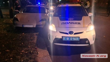 Ночью в центре Николаева патрульные гоняли за пьяным на элитном Porsche