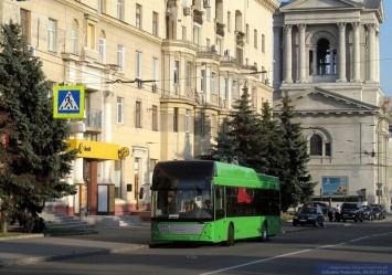 В дни праздничных мероприятий: автобусы и троллейбусы изменят маршруты