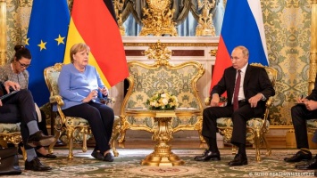 "Нужно продолжать диалог". Чем закончился прощальный визит Меркель в Россию