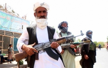 Талибы избили британца и его жену на пути к центру эвакуации - СМИ