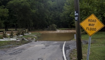 Восемь человек погибли, десятки пропали без вести из-за наводнений в штате Теннесси