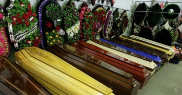 В России резко подорожали гробы и похоронные атрибуты