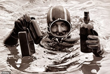 Бутылку виски, спасенную после кораблекрушения и вдохновившую на создание кинофильма, продали за рекордные почти 13 тыс. фунтов стерлингов