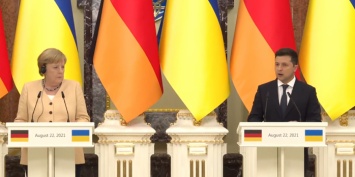 Зеленский «уколол» Меркель ремаркой о поставках оружия - брифинг в Киеве