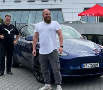 Начались официальные поставки электромобилей Tesla Model Y в Европу