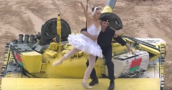 Балерина станцевала «Лебединое озеро» на крыше танка (видео)