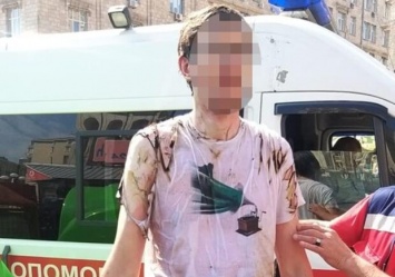В центре Киева мужчина облился неизвестным веществом и поджег себя