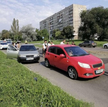 Тройное ДТП. В Мариуполе в аварии пострадала девушка, - ФОТО