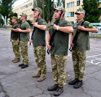 В 17 отдельной Криворожской танковой бригаде контрактники присягнули на верность Украине