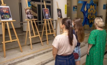 На фотографиях - семьи пропавших без вести: в ДнепрОГА открыли новую выставку (ФОТОРЕПОРТАЖ)
