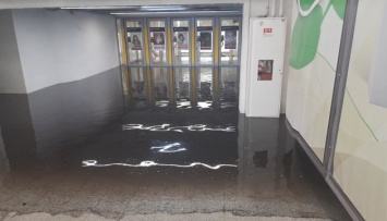 В Киеве после ливня «поплыла» станция метро