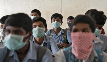 В Индии начали закрывать школы из-за вспышки неизвестной лихорадки