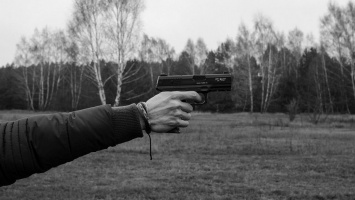 Полицейские Томаковки задержали 47-летнего мужчину, который стрелял из самодельного пистолета