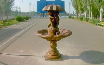 На Центральном стадионе демонтируют фонтан с купидонами, который возмутил николаевцев (ФОТО)