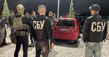 Спецоперация в Мукачево: силовики поймали торговца оружием, вывезенным с Донбасса (ФОТО)