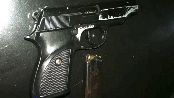 Мачете и пистолет: в машине жителя Кривого Рога нашли оружие