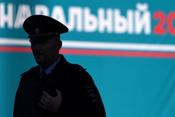 Би-би-си: полиция ходит к сторонникам Навального по заказу АП