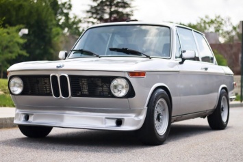 55-летний BMW 2002 с тюнингом продают в США