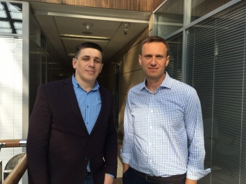 Навальный передал €10 тыс. премии фонда Немцова семьям политзаключенных