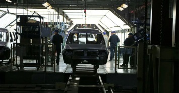 Продажи АвтоВАЗа в августе рухнули почти на 33 процента