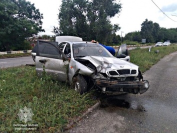 В Запорожье водитель-наркоман влетел в столб: авто перевернулось (ФОТО)