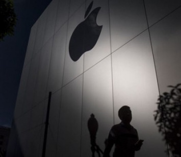 Сотрудники Apple пожаловались на условия труда в госорганы США