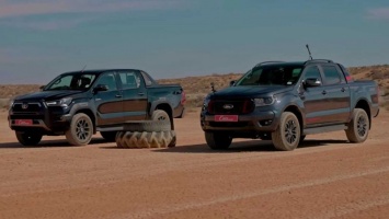 Ford Ranger и Toyota Hilux сошлись в дрэге на песке (ВИДЕО)