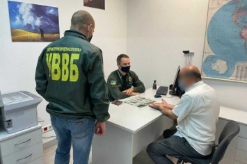 В аэропорту "Борисполь" иностранец пытался с помощью взятки попасть на территорию Украины