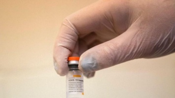 Третья доза вакцины Sinovac повышает защиту от штамма "Дельта" - СМИ