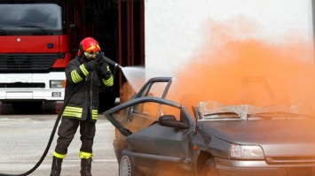 В Кривом Роге на улице Украинская загорелся автомобиль