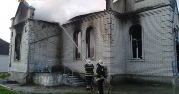 В Киевской области дотла сгорела церковь (ФОТО)