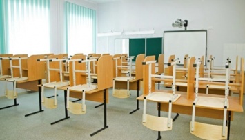 Большинство школ во Франковске могут закрыть с понедельника из-за невакцинированного персонала