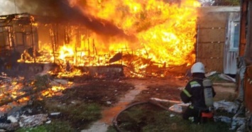 В Затоке произошел серьезный пожар на базе отдыха (ФОТО, ВИДЕО)