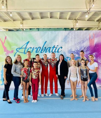 Криворожане в составе сборной Днепропетровщины завоевали призовые места на всеукраинских соревнованиях по акробатике