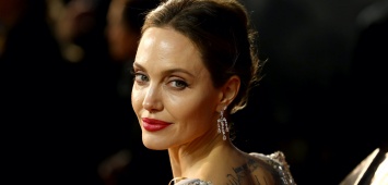 Анджелина Джоли обвинила Харви Вайнштейна в домогательствах