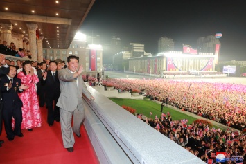 В Пхеньяне прошел военный парад. Новых ракет на нем не заметили