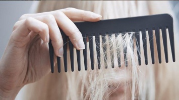 Эксперты рассказали, почему выпадают волосы