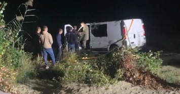 Под Харьковом утонул микроавтобус, Два человека погибли